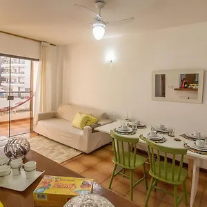 ótimo Apartamento Na Praia Do Forte - Apartamento